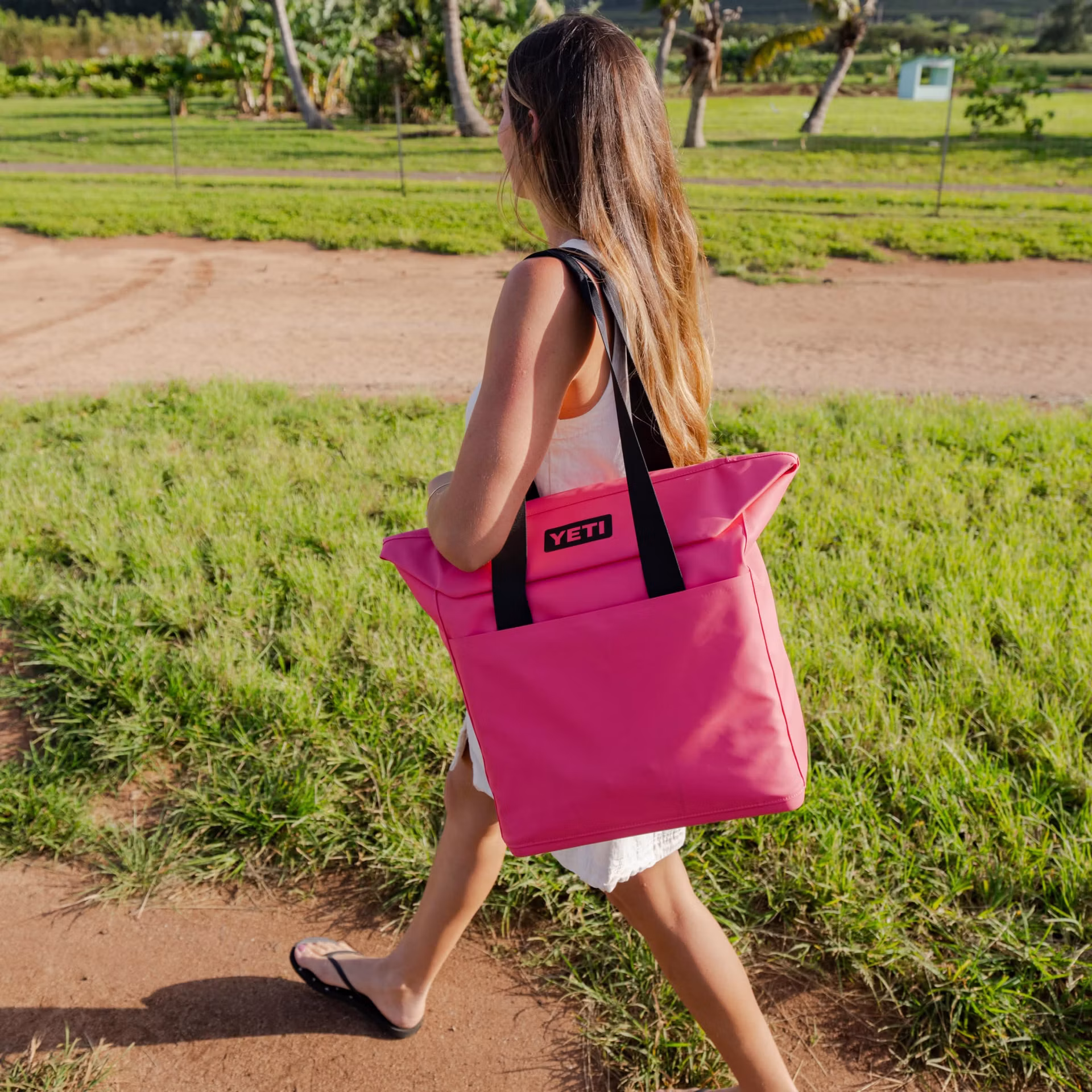 YETI Daytrip 20L Insulated Tote Bag - Image 2